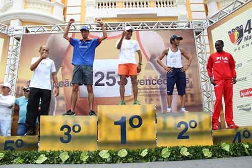 Pódio masculino da maratona / Foto: Camila Pessoa/Divulgação